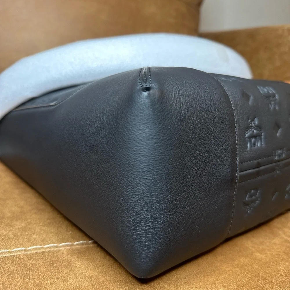 MCM Large Aren Hobo Bag in Embossed Monogram Leather - Picture 7 of 11